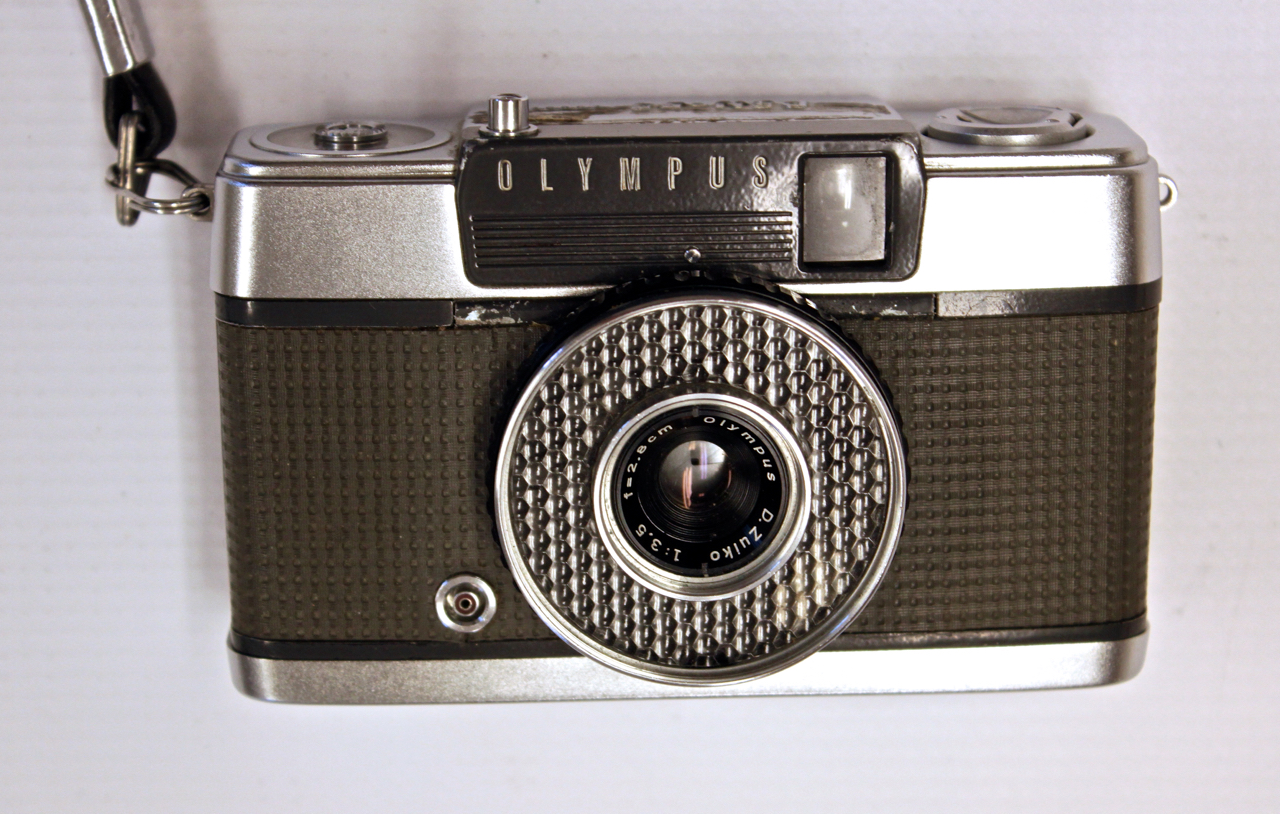 Olympus Pen-ee vintage camera | Vintage Apple